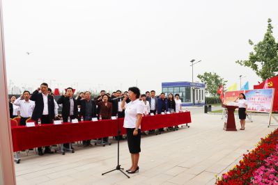 3.悟思想——中國二十二冶集團雄安公司黨委書記、紀委書記、代理工會主席胡明琦帶領(lǐng)全體黨員重溫入黨誓詞 3.悟思想——中國二十二冶集團雄安公司黨委書記、紀委書記、代理工會主席胡明琦帶領(lǐng)全體黨員重溫入黨誓詞