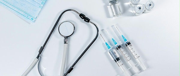 千庫(kù)網(wǎng)_醫(yī)療室內(nèi)聽診器注射器疫苗棚拍靜物擺拍攝影圖配圖_攝影圖編號(hào)156484