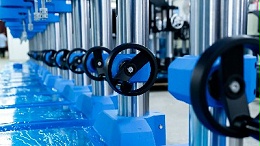 當(dāng)別家都在減配時(shí)，這家公司為何堅(jiān)持給手柄“增重”？