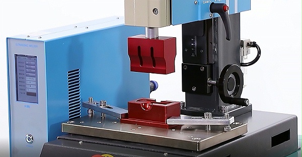 靈科超聲波焊接機(jī)