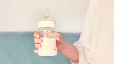 千庫網(wǎng)_母嬰奶瓶攝影圖_攝影圖編號(hào)122010