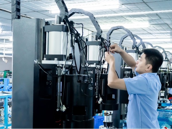 守護(hù)產(chǎn)線心臟：高頻感應(yīng)焊接機(jī)精準(zhǔn)維護(hù)與故障排除手冊