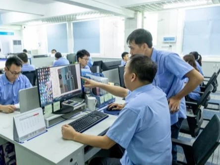 靈科超聲波行業(yè)第一家打造領(lǐng)尖技術(shù)，精密穩(wěn)定超聲波焊接機廠家