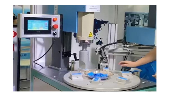 靈科超聲波-自動(dòng)轉(zhuǎn)盤機(jī)焊接