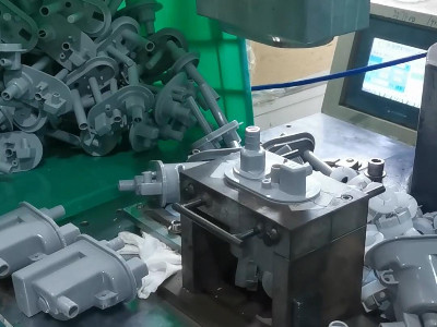 靈科超聲波-摩托車油瓶焊接