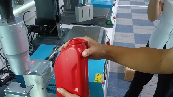 靈科超聲波-機(jī)油瓶焊接