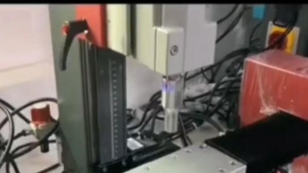 靈科超聲波-<i style='color:red'>多工位底模焊接</i>