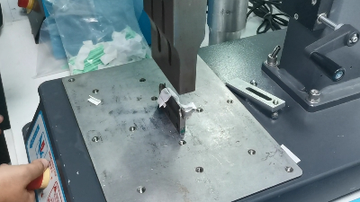 超聲波切割無紡布：應(yīng)用場景、技術(shù)難題與應(yīng)對(duì)策略